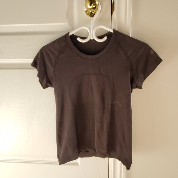 Lululemon t-shirt - Picture 1 of 2